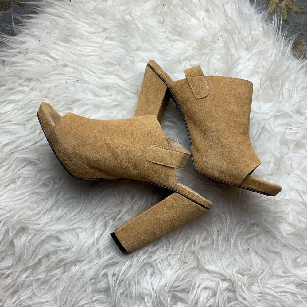 Diane Von Furstenberg Tan Heels | Size 7